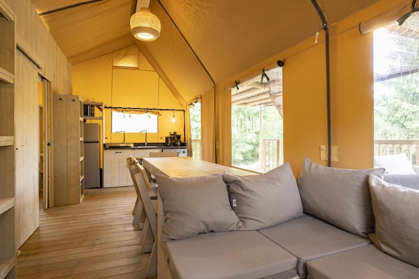 Foto van Houten 8-persoons vakantietent - Vakantiehuis in Signy-l’Abbaye - 