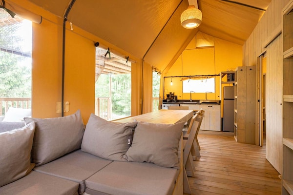 Foto van Houten 8-persoons vakantietent - Vakantiehuis in Signy-l’Abbaye - LivingRoom